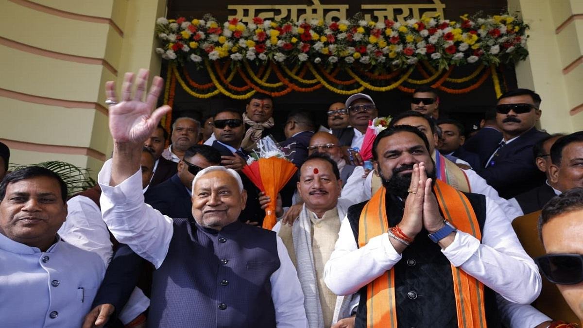 विधानसभा पहुँचे मुख्यमंत्री नीतीश कुमार, उपमुख्यमंत्री सम्राट चौधरी और विजय सिन्हा ने गुलदस्ता देकर किया स्वागत | 22Scope News 3d4ed44a 34cb 4c1d 8e50 6a3595b4dacb 22Scope News