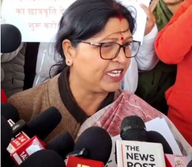 482 छात्रवृत्ति Delay पर हंगामा: सरकार Students को ठग रही है, सिर्फ बहाना Technical Problem का - Dr. Neera Yadav