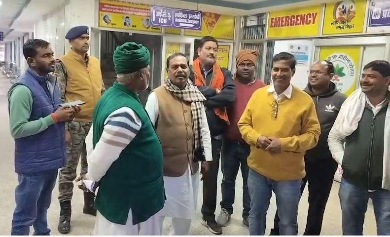 सदर अस्पताल के औचक निरीक्षण में भभुआ विधायक नाराज़, गंदगी और अव्यवस्था पर नगर परिषद को लगाई फटकार | 22Scope News 55 22Scope News