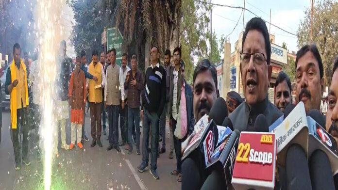 प्रेम कुमार को विधानसभा अध्यक्ष बनाए जाने पर गयाजी में BJP नेताओं ने फोड़े पटाखे, बांटी मिठाई