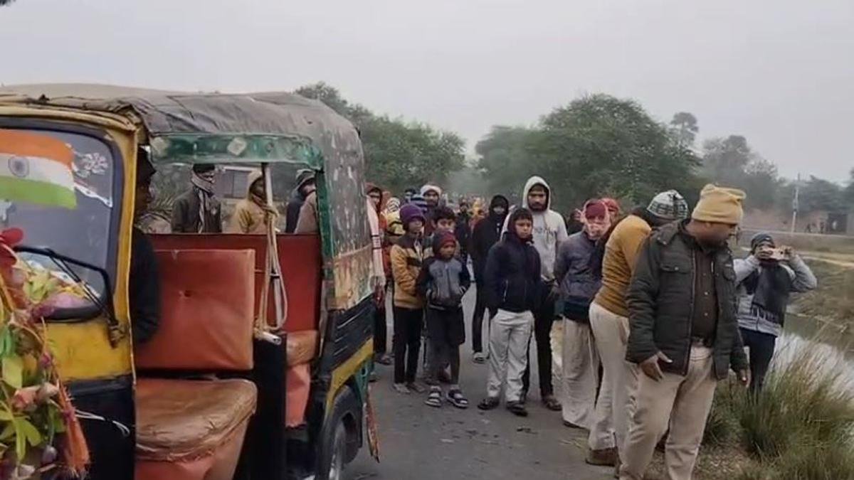 युवक का शव मिलने से फैली सनसनी, घटनास्थल पर उमड़ी ग्रामीणों की भीड़ | 22Scope News Banka Maut 1 22Scope News