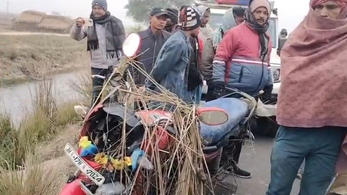 युवक का शव मिलने से फैली सनसनी, घटनास्थल पर उमड़ी ग्रामीणों की भीड़ | 22Scope News Banka Maut 2 22Scope News