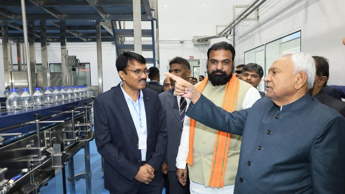 मुख्यमंत्री ने भारत प्लस एथनॉल प्राइवेट लिमिटेड के परिसर का किया निरीक्षण | 22Scope News CM Buxar 1 22Scope News