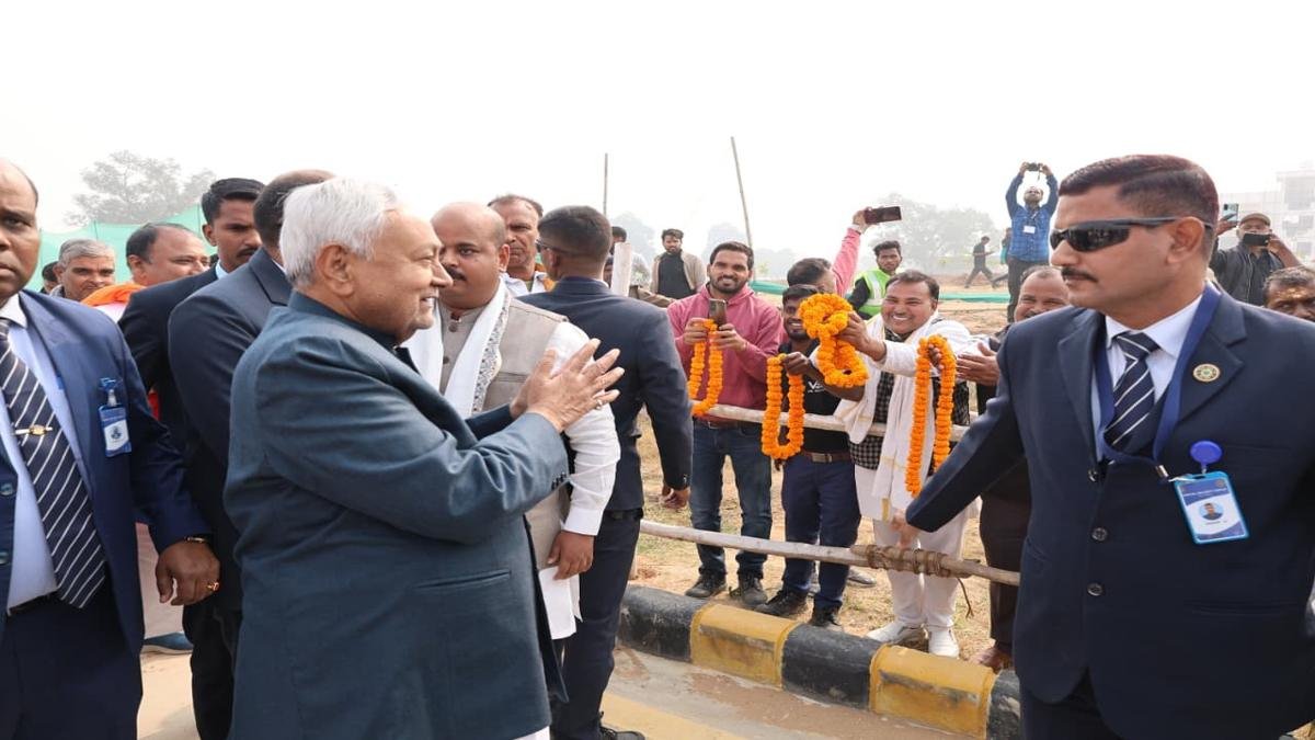 मुख्यमंत्री ने भारत प्लस एथनॉल प्राइवेट लिमिटेड के परिसर का किया निरीक्षण | 22Scope News CM Buxar 2 22Scope News