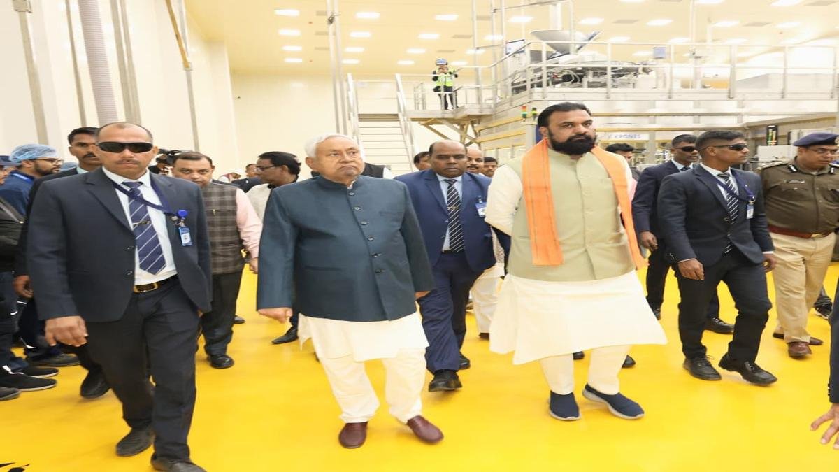 मुख्यमंत्री ने भारत प्लस एथनॉल प्राइवेट लिमिटेड के परिसर का किया निरीक्षण | 22Scope News CM SLMG Beverages 3 22Scope News