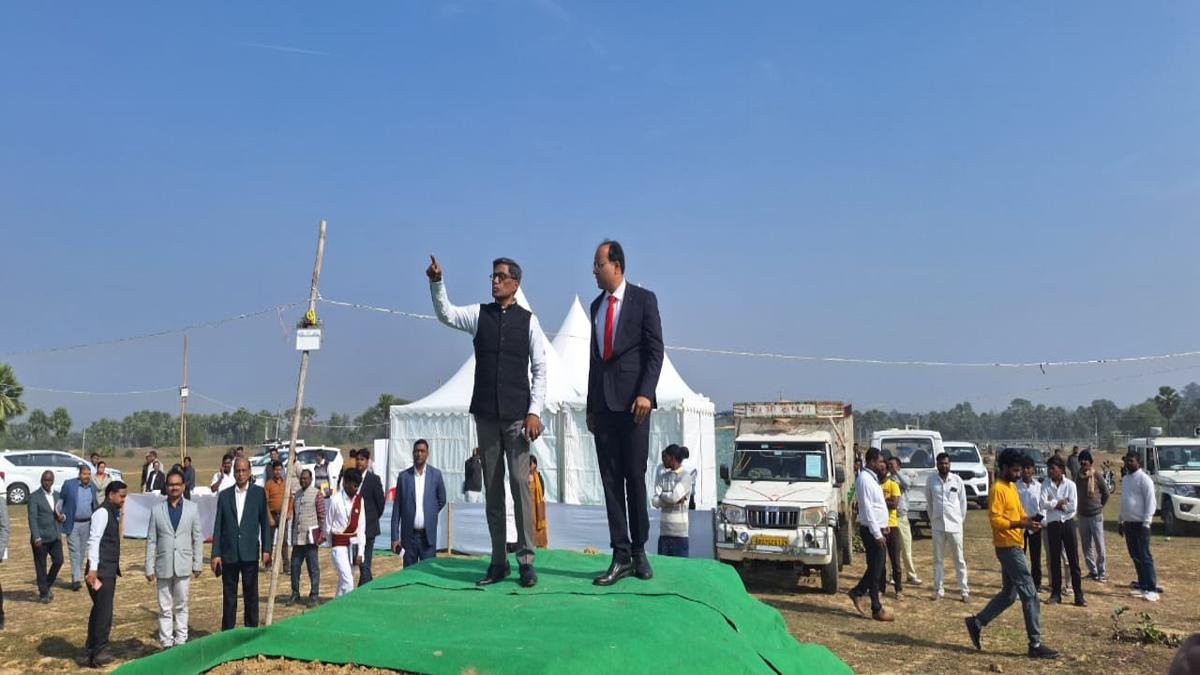 गयाजी में 1670 एकड़ में फैले इंटीग्रेटेड मैन्युफैक्चरिंग क्लस्टर प्रोजेक्ट का प्रत्यय अमृत ने स्थल का किया निरीक्षण | 22Scope News Chief Secretary Pratyay Amrit 1 1 22Scope News