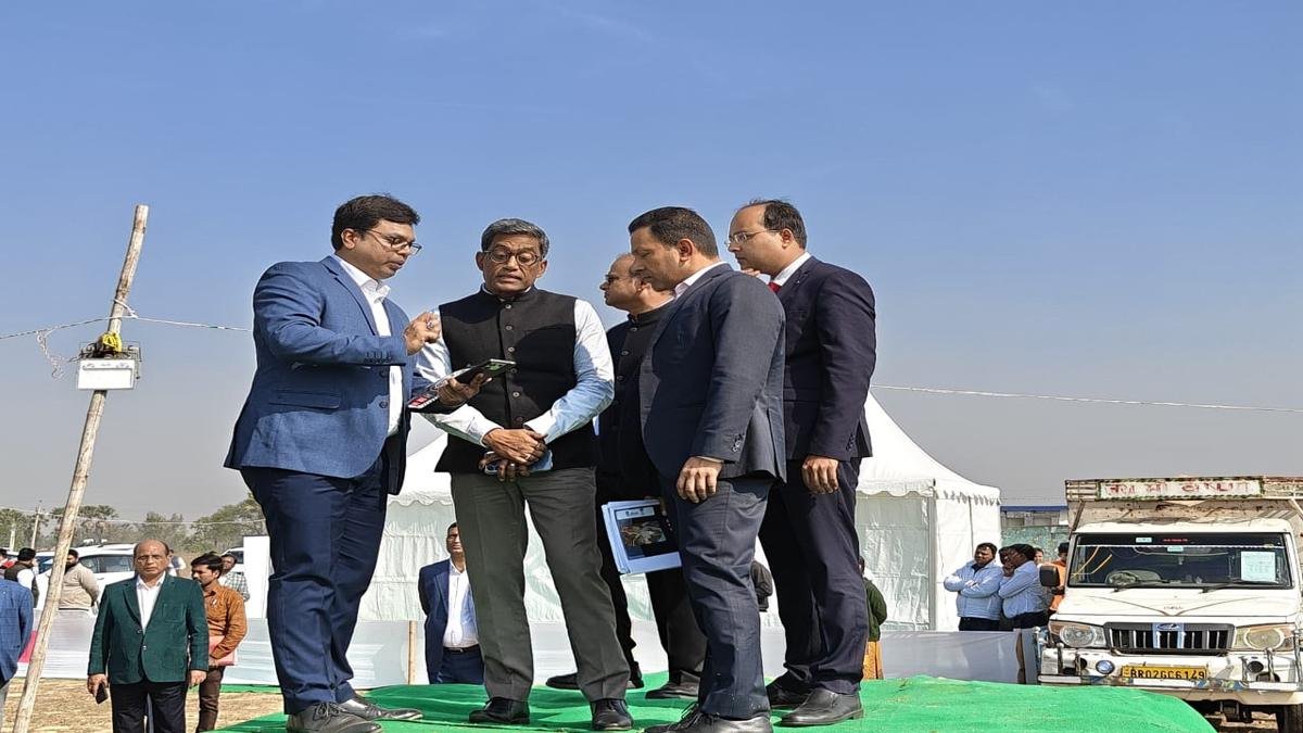 गयाजी में 1670 एकड़ में फैले इंटीग्रेटेड मैन्युफैक्चरिंग क्लस्टर प्रोजेक्ट का प्रत्यय अमृत ने स्थल का किया निरीक्षण | 22Scope News Chief Secretary Pratyay Amrit 2 22Scope News