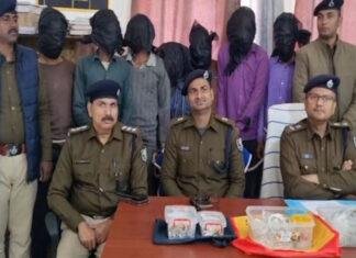 पुलिस की बड़ी कार्रवाई, फायरिंग के बाद 7 अंतरराज्यीय चोर गिरफ्तार, हथियार व 2 किलो चांदी बरामद पुलिस की बड़ी कार्रवाई, फायरिंग के बाद 7 अंतरराज्यीय चोर गिरफ्तार, हथियार व 2 किलो चांदी बरामद