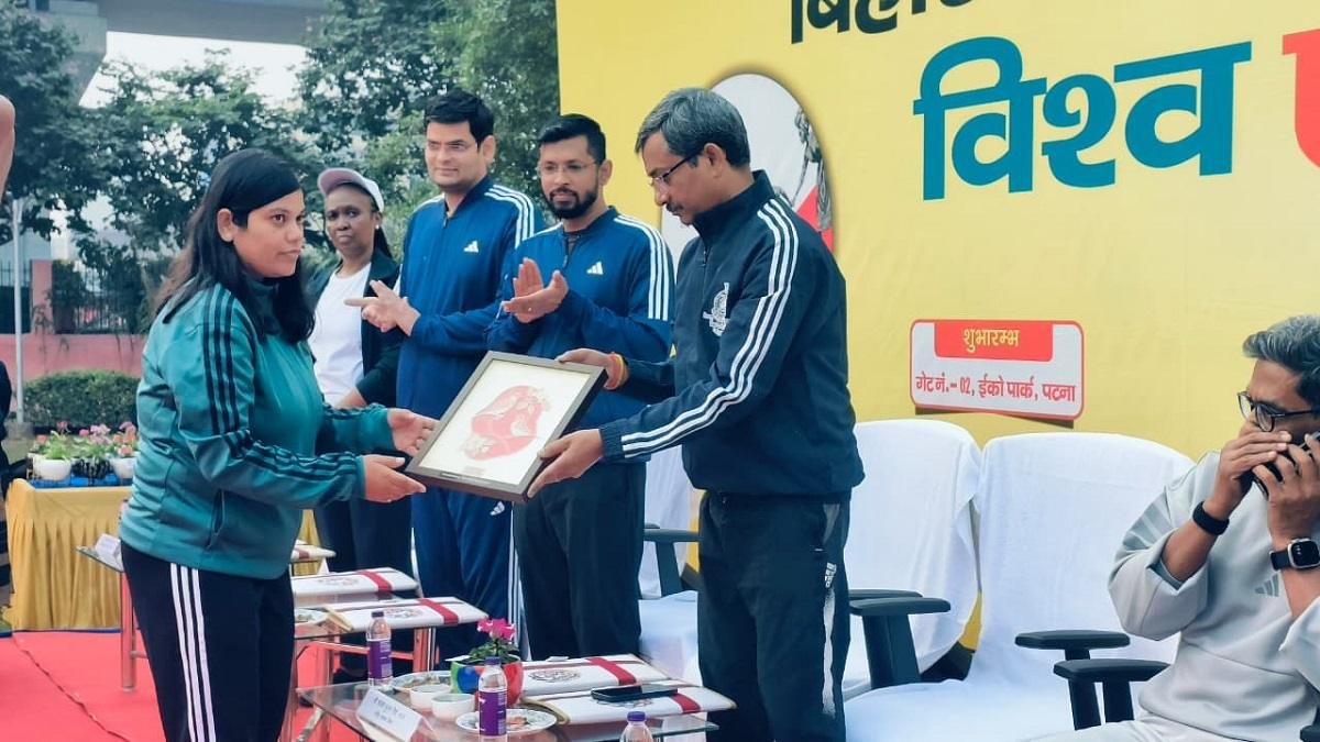 विश्व एड्स दिवस पर पटना में रेड रिबन वॉक आयोजित, मुख्य सचिव प्रत्यय अमृत और सचिव स्वास्थ्य विभाग ने दिखाई हरी झंडी 2 22Scope News G7D3pjsaMAAofhv 22Scope News