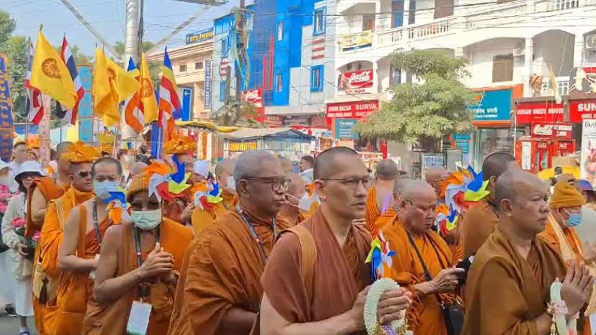 बुद्ध वंदना से गूंजा बुद्ध की नगरी, निकाली गई विश्व शांति यात्रा, सुरक्षा का पुख्ता इंतजाम 1 22Scope News Gaya Baudh 1 22Scope News