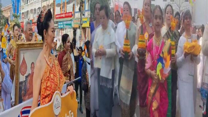 बुद्ध वंदना से गूंजा बुद्ध की नगरी, निकाली गई विश्व शांति यात्रा, सुरक्षा का पुख्ता इंतजाम