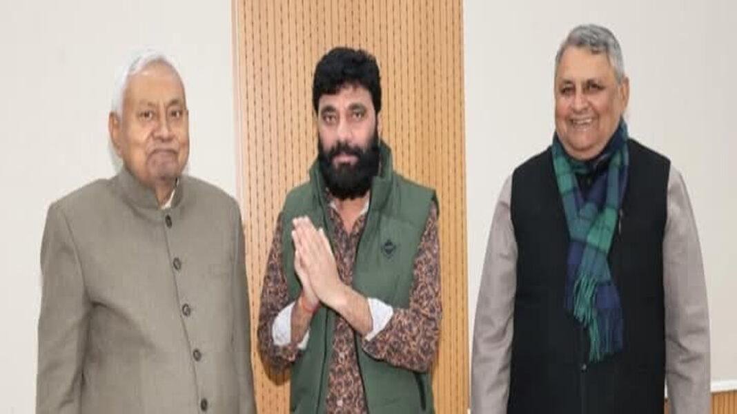 MLA Amrendra Pandey CM नीतीश से मिले MLA अमरेंद्र पांडे, सासामुसा शुगर फैक्ट्री के निलंबन को रद्द करने व चालू करने की मांग