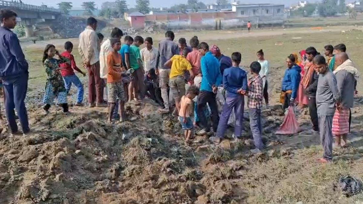 मत्स्य विभाग की बड़ी कार्रवाई, 3 लाख की अवैध मांगुर मछली बरामद | 22Scope News Madhepura Police 1 1 22Scope News