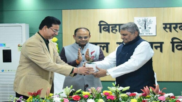 जल संसाधन विभाग में एक सहायक अभियंता सहित अनुकंपा के आधार पर नियुक्त 32 कर्मियों को मंत्री ने सौंपा नियुक्ति पत्र