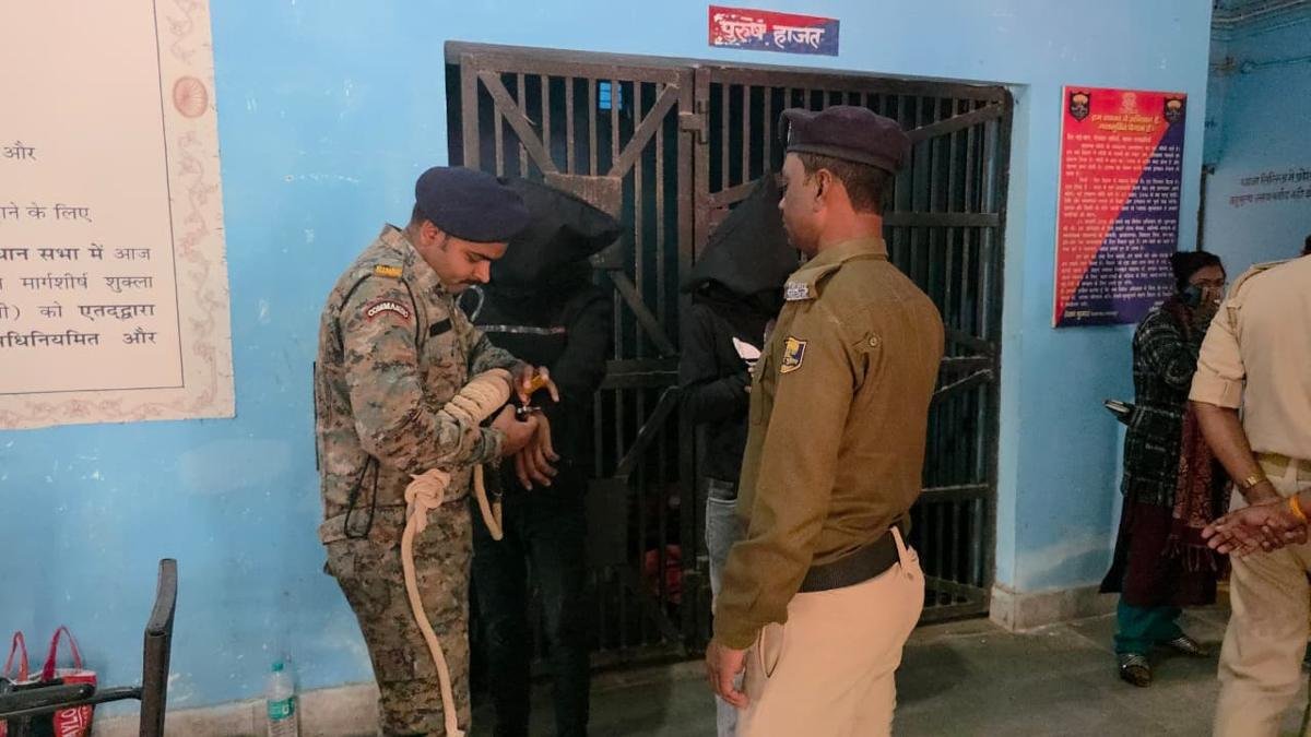जमालपुर में हुए लूटकांड का पुलिस ने किया खुलासा, हथियार के साथ 2 शातिर अपराधी गिरफ्तार | 22Scope News Munger Police 1 1 22Scope News