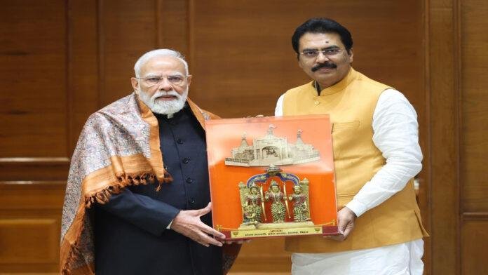 PM मोदी से मिले संजय सरावगी, 'पुनौरा धाम' की तस्वीर वाला मोमेंटो दिया उपहार