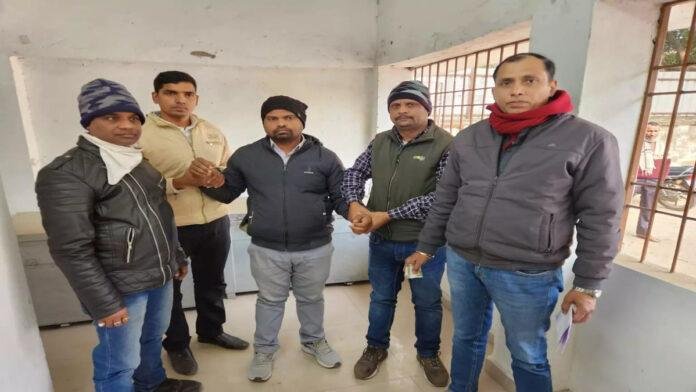 निगरानी विभाग की कार्रवाई जारी, घूस लेते पंचायत सचिव गिरफ्तार