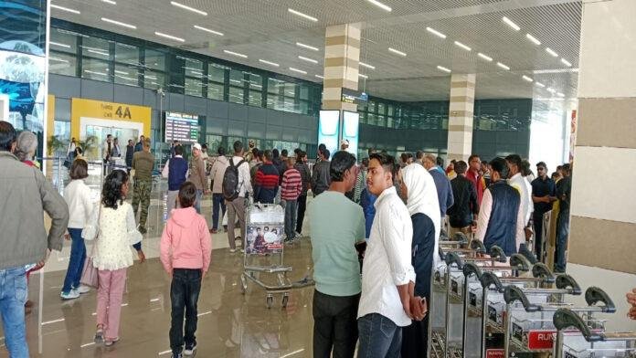 इंडिगो संकट से बिहार में हाहाकार, 36 घंटे में 25 फ्लाइटें रद्द, पटना से मुंबई का किराया 90 हजार के पार