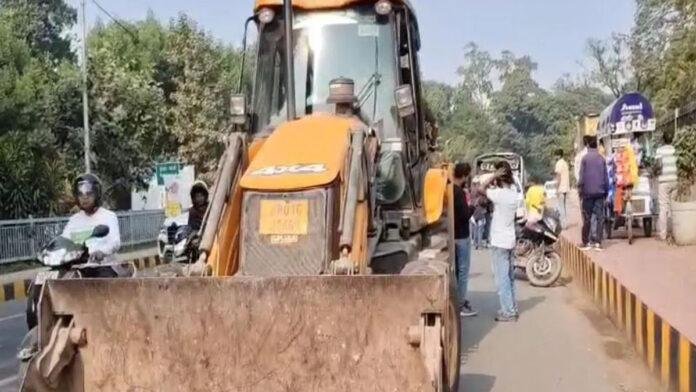 पटना में नगर निगम का अतिक्रमण के खिलाफ एक्शन, बुलडोजर से हटाए जा रहे अस्थाई स्ट्रक्चर