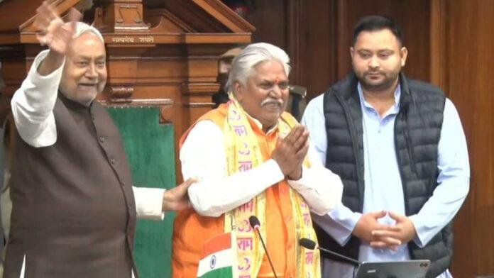 प्रेम कुमार ने ली विधानसभा अध्यक्ष पद की शपथ, उन्हें आसन तक ले आए नीतीश और तेजस्वी, BJP बनी गठबंधन का बड़ा भाई
