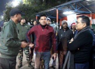 Bokaro News: उपायुक्त अजय नाथ झा ने किया अलाव व्यवस्था की ‘रियलिटी चेक’, अधिकारियों में खलबली! Bokaro News