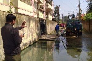 Ranchi News: गीता कॉलोनी में अपार्टमेंट के लोग फैला रहे हैं मौहल्ले में कचड़ा