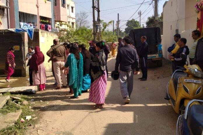 Ranchi News: गीता कॉलोनी में अपार्टमेंट के लोग फैला रहे हैं मौहल्ले में कचड़ा