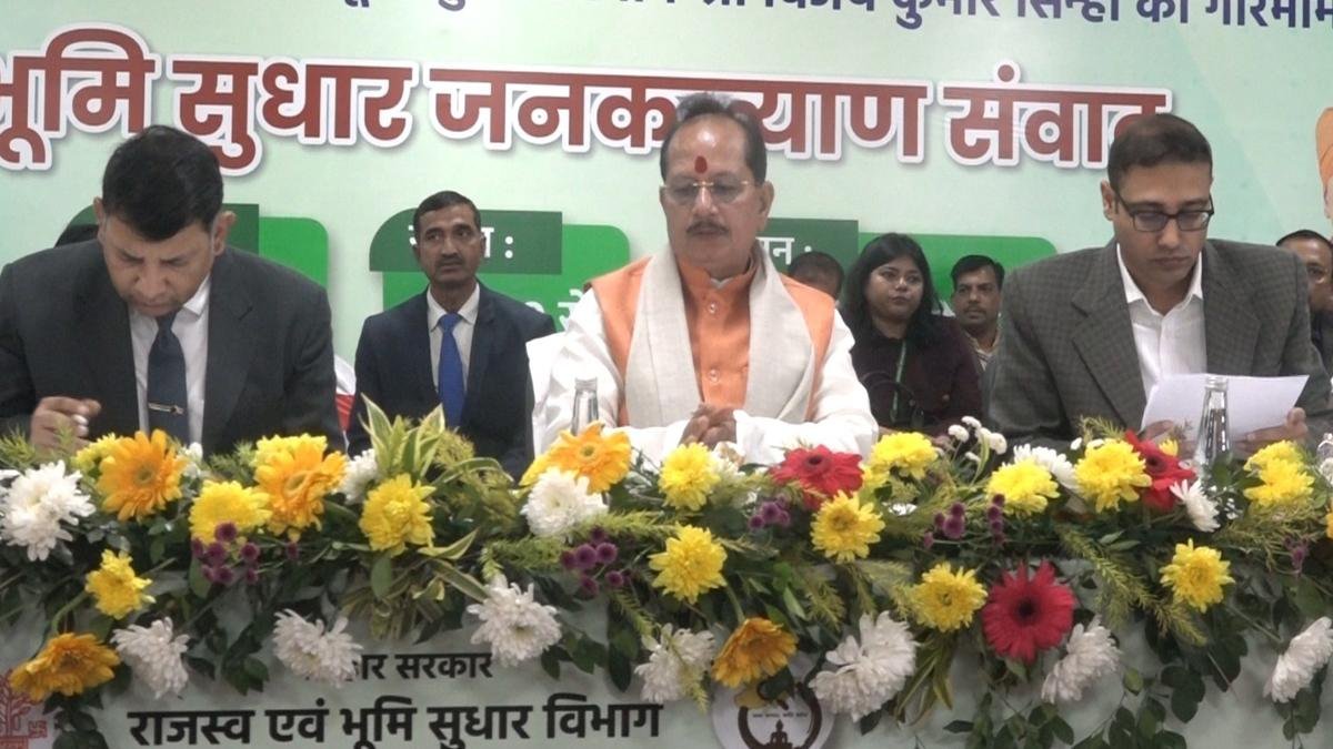 भूमि से जुड़े मामलों के निदान के लिए राज्य सरकार की नई पहल, विजय सिन्हा ने अपने आवास पर शुरू किया भूमि सुधार जन कल्याण संवाद | 22Scope News Vijay Sinha 2 22Scope News