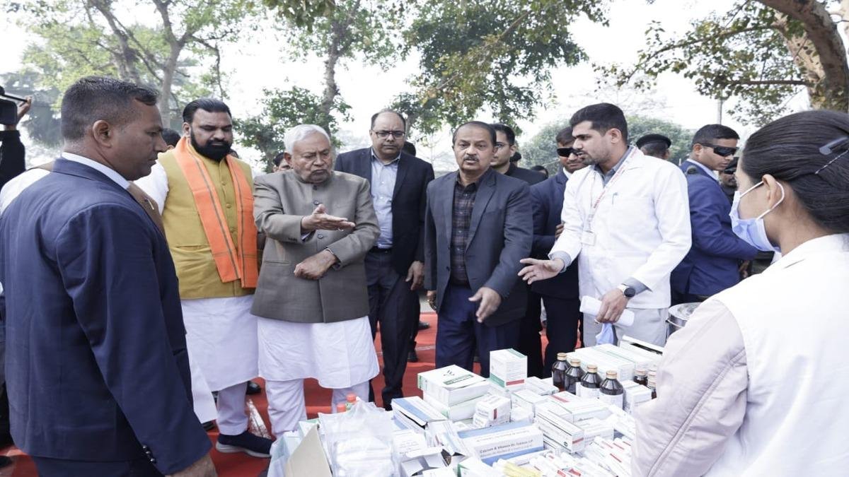 पूर्वी चंपारण दौरे पर मुख्यमंत्री नीतीश कुमार, केसरिया में टूरिस्ट फैसिलिटी सेंटर का किया निरीक्षण, जीविका दीदियों से संवाद कर लिया फिडबैक | 22Scope News WhatsApp Image 2025 12 11 at 13.50.37 3 22Scope News