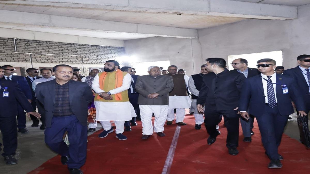 पूर्वी चंपारण दौरे पर मुख्यमंत्री नीतीश कुमार, केसरिया में टूरिस्ट फैसिलिटी सेंटर का किया निरीक्षण, जीविका दीदियों से संवाद कर लिया फिडबैक | 22Scope News WhatsApp Image 2025 12 11 at 13.50.37 8 22Scope News