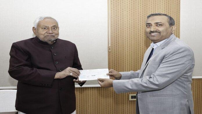 मुख्यमंत्री राहत कोष में नीतीश कुमार ने एक माह का वेतन किया दान, राज्यवासियों से की अधिक से अधिक दान की अपील