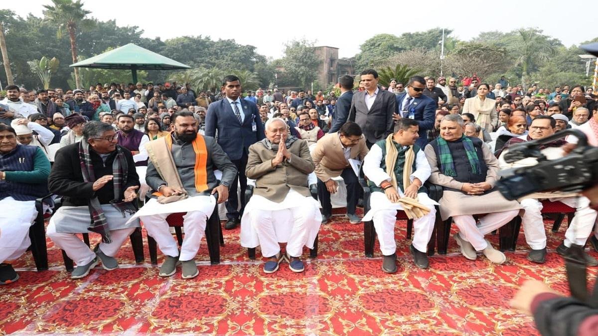 स्व० नवीन किशोर सिन्हा की पुण्य तिथि पर मुख्यमंत्री श्री नीतीश कुमार ने माल्यार्पण कर दी भावभीनी श्रद्धांजलि | 22Scope News WhatsApp Image 2025 12 31 at 12.12.07 1 22Scope News