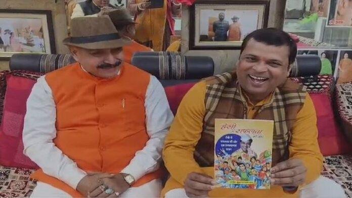 ठहाकों से लोगों को कर रहे सेहतमंद, जानिए कौन हैं 'इंडियन लाफिंग बुद्धा'?