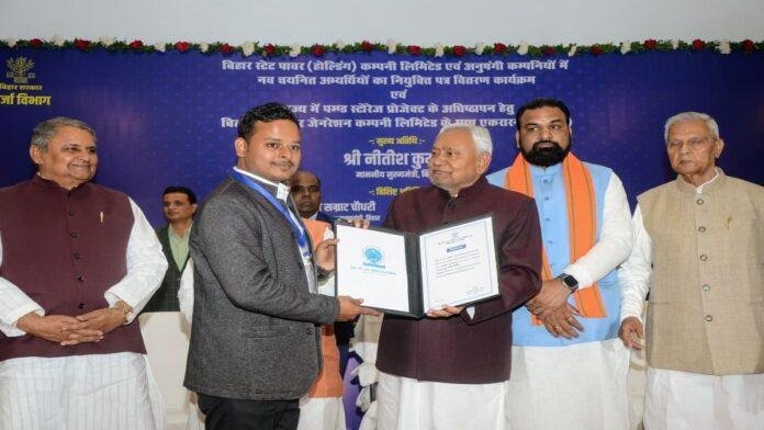 मुख्यमंत्री ने ऊर्जा विभाग में नवचयनित 2390 अभ्यर्थियों को दी सौगात, नियुक्ति पत्र वितरण के साथ ही स्टेट लोड डिस्पैच सेन्टर का किया निरीक्षण