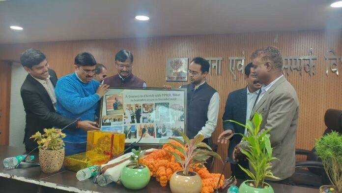 विदाई समारोह में बोले निदेशक, जनसंपर्क विभाग - काम के प्रत‍ि ईमानदार होने से मिलती है सफलता