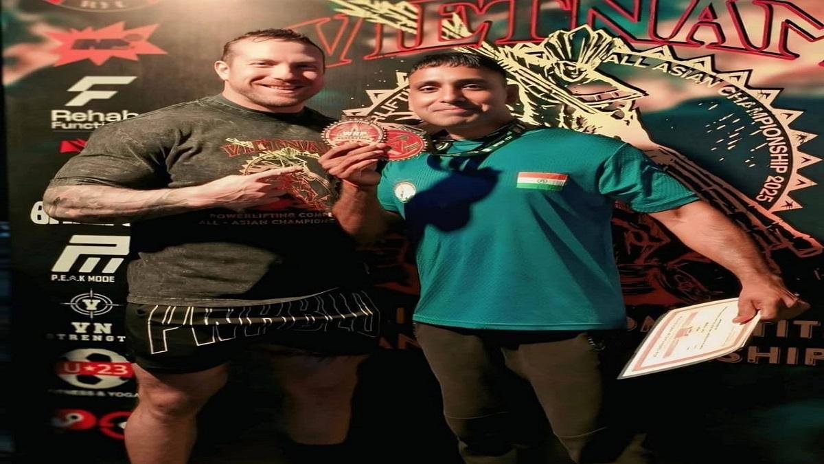 रिक्शा चालक ने रचा कीर्तिमान, भारतीय सेना के बाद वियतनाम में बने चैंपियन और अब रूस में पावरलिफ्टिंग में जीता स्वर्ण पदक | 22Scope News de147555 64ff 4b93 98dd fa0960f458b6 22Scope News