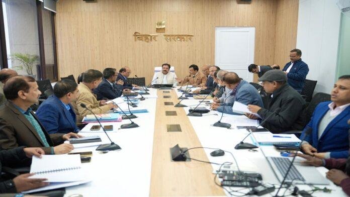 विभागीय योजनाओं की समीक्षा में बोले मंत्री डॉ दिलीप जायसवाल- निर्माण कार्यो में आ रहे बाधाओं को शीघ्र करे दूर