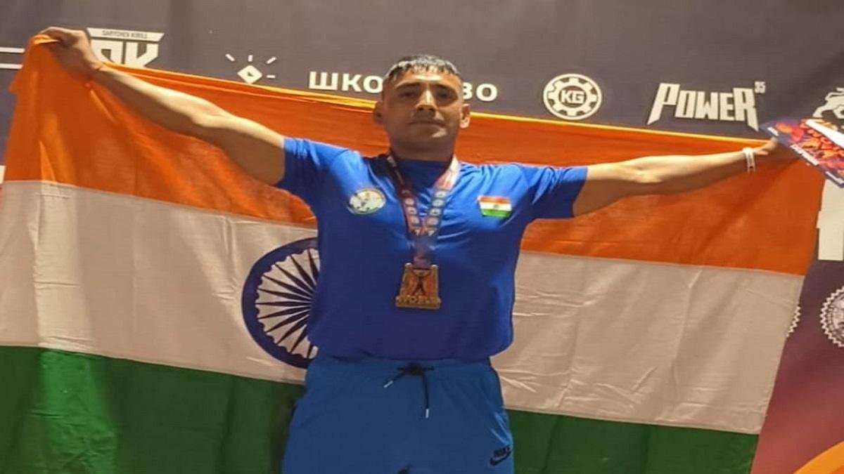 रिक्शा चालक ने रचा कीर्तिमान, भारतीय सेना के बाद वियतनाम में बने चैंपियन और अब रूस में पावरलिफ्टिंग में जीता स्वर्ण पदक | 22Scope News febd1c39 1240 4ac9 a40a 95e7657647ad 22Scope News