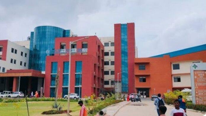 रणक्षेत्र में तब्दील हुआ जीएमसीएच अस्पताल, जीविका दीदियों ने जूनियर डॉक्टरों पर मारपीट और बदसलुकी का लगाया आरोप