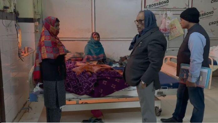 मोतिहारी सदर अस्पताल के निरीक्षण को पहुँचे सिविल सर्जन, लापरवाही पर जताई नाराजगी, कर्मचारियों को दिये आवश्यक निर्देश 