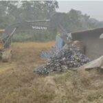 Trailer Accident: छड़ लदा ट्रेलर पलटा, शराब के नशे में था चालक, मौके से फरार