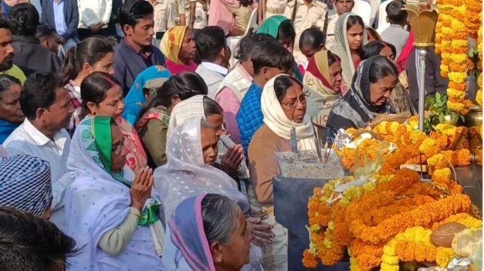 चासनाला खान हादसे की 50वीं बरसी पर नम आंखों से 375 श्रमिकों को दी श्रद्धांजलि