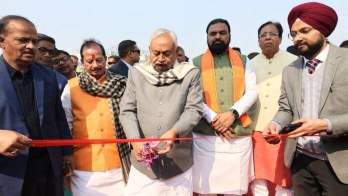 मुख्यमंत्री ने समृद्धि यात्रा के क्रम में पूर्वी चम्पारण जिले में विभिन्न योजनाओं का लिया जायजा, अधिकारियों को दिए निर्देश