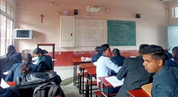 Admission Updates:वित्त रहित इंटर कॉलेजों में नामांकन संकट खत्म मुख्यमंत्री ने दी सीट वृद्धि को मंजूरी