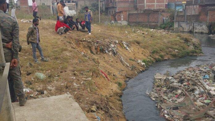  Open Drain Tragedy: रांची में खुले नाले ने ली मासूम की जान, फुटबॉल खेलते बहा दो साल का बच्चा