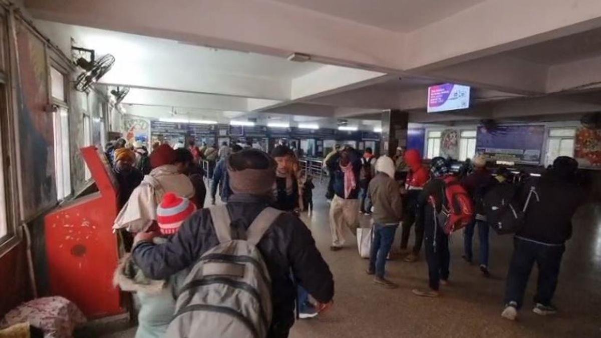 'चालू वित्तीय वर्ष में टिकट बिक्री से आरा जंक्शन ने की रिकॉर्ड तोड़ कमाई' | 22Scope News Ara Station 1 22Scope News