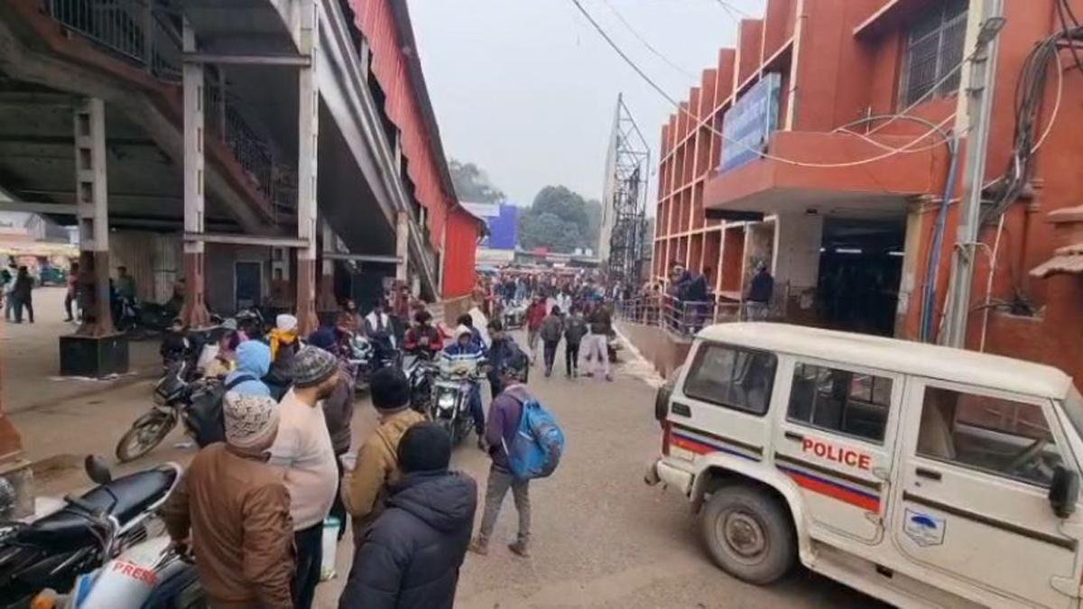 'चालू वित्तीय वर्ष में टिकट बिक्री से आरा जंक्शन ने की रिकॉर्ड तोड़ कमाई' | 22Scope News Ara Station 2 22Scope News