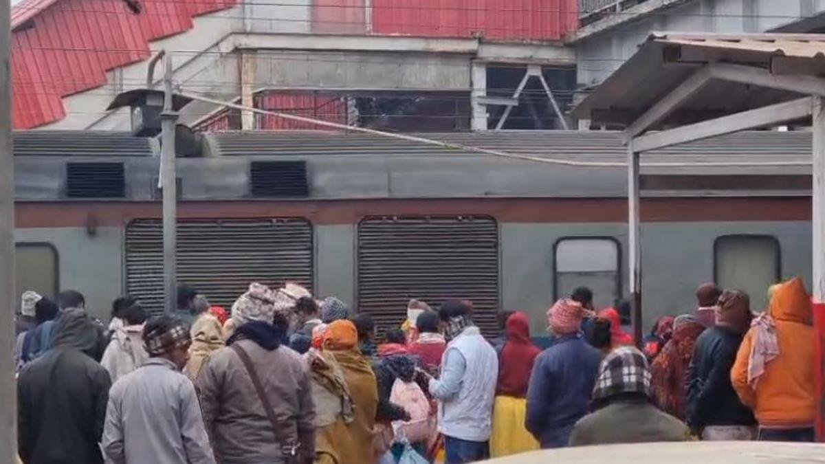 'चालू वित्तीय वर्ष में टिकट बिक्री से आरा जंक्शन ने की रिकॉर्ड तोड़ कमाई' | 22Scope News Ara Station 3 22Scope News