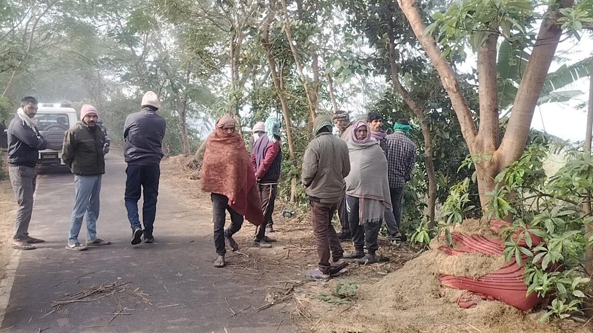 अज्ञात वाहन की टक्कर से अधेड़ की हुई मौत, शव की शिनाख्त होते ही परिजनों में मचा कोहराम | 22Scope News Banka Body 1 22Scope News