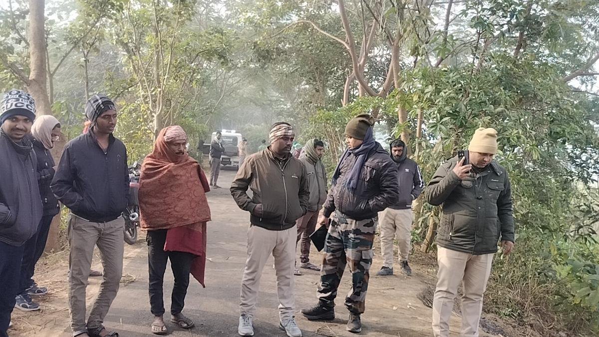 अज्ञात वाहन की टक्कर से अधेड़ की हुई मौत, शव की शिनाख्त होते ही परिजनों में मचा कोहराम | 22Scope News Banka Body 22Scope News